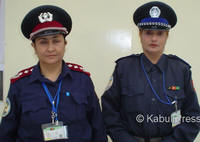 پليس زن افغانستان در نظم دادن به انتخابات