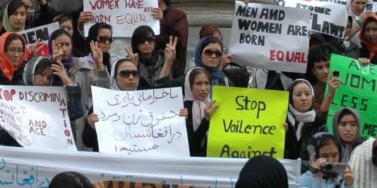عکس هایی از تظاهرات افغانستانی های مقیم شهر ادیلاید استرالیا علیه قانون طالبانی احوال شخصیه