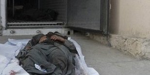 عکسی از جسد سردار محمد، کسی که گفته می شود احمد ولی کرزی را از پای درآورد