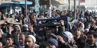 خاکسپاری قربانیان پاکسازی نژادی- مذهبی؛ دولت فاشیستی کرزی و طالبان افکار عمومی را منحرف می کنند!