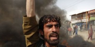 در آمریکا فیلم می سازند، اینها افغانستان را به آتش می کشند!