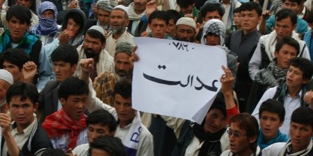فعالان مدنی دایکندی: کرزی ثابت کرده که نه رییس جمهور افغانستان بلکه نماینده یک قومیت خاص است