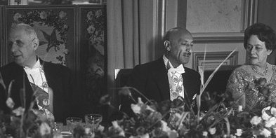 عکسی از دیکتاتور محمد ظاهر در کنار همسرش حمیرا و ژنرال دوگل