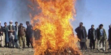 چهار و نیم کیلو از هزاران تُن مواد مخدر افغانستان در خوست به آتش کشیده شد