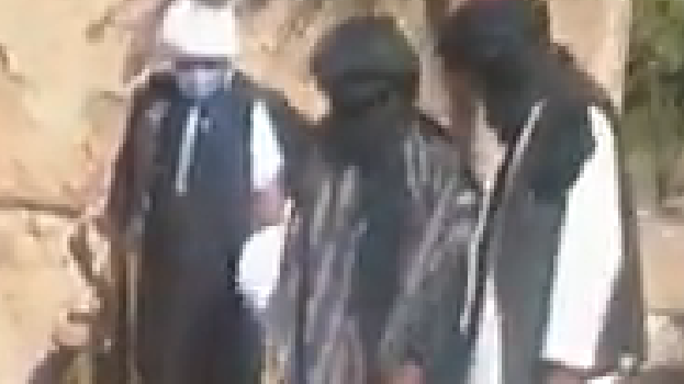 شکنجه وحشیانه یکی از مردم هزاره توسط پشتون های طالب در ارزگان