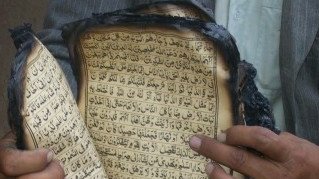 به آتش کشیده شدن صد ها جلد قرآن توسط کوچی ها در منطقه ی کجاب بهسود
