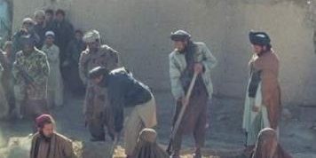 عکسی از فیلمی درباره طالبان: آمادگی طالبان برای سنگسار 