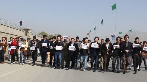 راه پیمایی در جاده فیض محمد کاتب هزاره