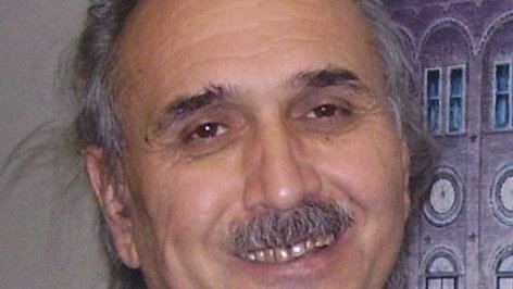 حکومتی که انتحاری را پاداش می‌‌دهد و نویسنده را به زندان می‌افگند