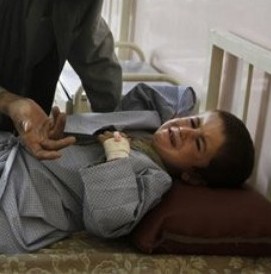 زخمی شدن هفت کودک در درگیری ناتو و طالبان در هلمند و حمله ی طالبان به یک مسجد در خوست