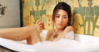 دوبی را مرکز تجارت و سکس ساخته اند و انديشه ی آدمکشی را به ...