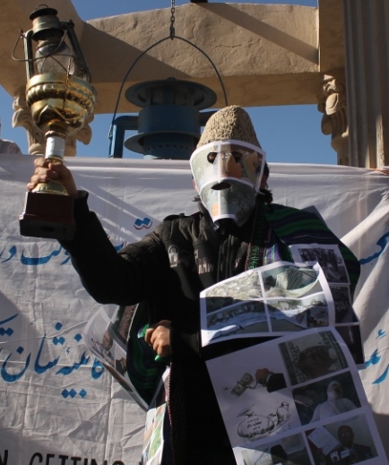 بامیانی ها جام مقام اول فساد اداری در جهان را به حامد کرزی دادند!