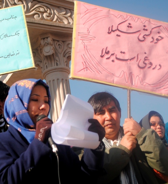 اعتراض فعالان بامیان به اظهارات سید هادی واحدی بهشتی که آنان را خناس، خبیث، رذیل و ماجراجو خوانده بود