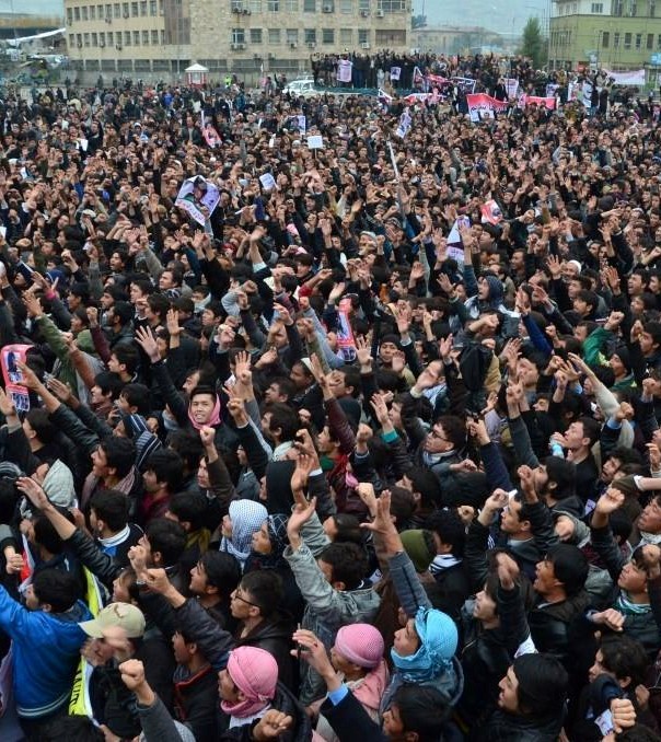 چهارده درصد کشتار غیر نظامیان افزایش یافته، بنگاه های سخن پراکنی وابسته از افزایش محبوبیت کرزی خبر می دهند!