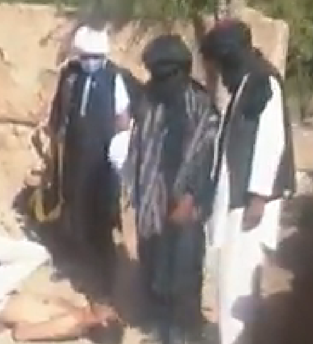 شکنجه وحشیانه یکی از مردم هزاره توسط پشتون های طالب در ارزگان